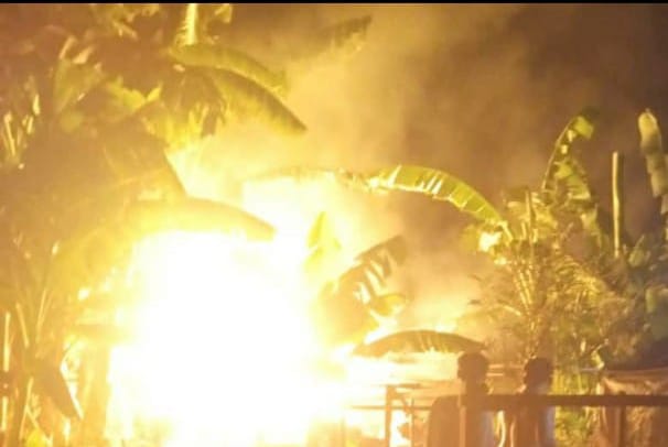 Ditinggal Pijat, Tungku Masih Menyala, Dapur Penggorengan Kerupuk di Tegowanu Terbakar (Foto: Dok Humas Polres Grobogan)