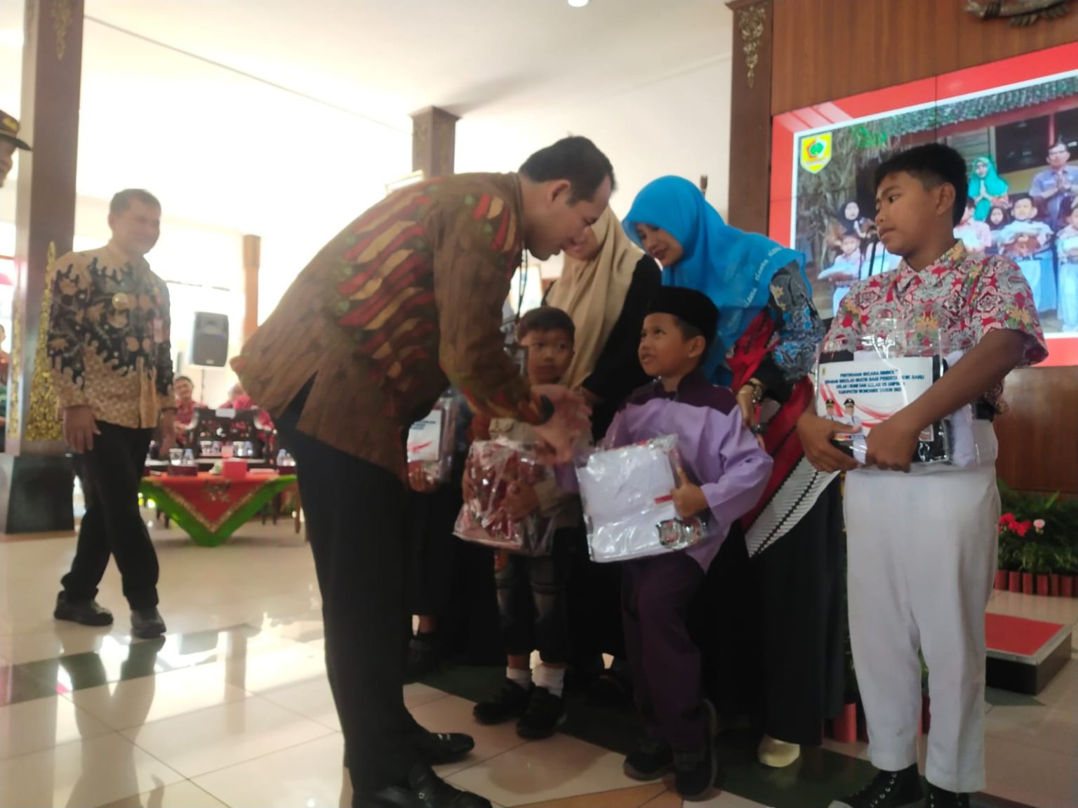 Pemkab Wonogiri Gelontorkan Rp9,3 Miliar untuk Seragam SD/MI dan SMP/MTS