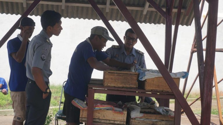 Prospek Menjanjikan, WBP Rutan Dilatih Kembangkan Budidaya Cacing (Foto: Dok Timkom Pemkot Pekalongan)