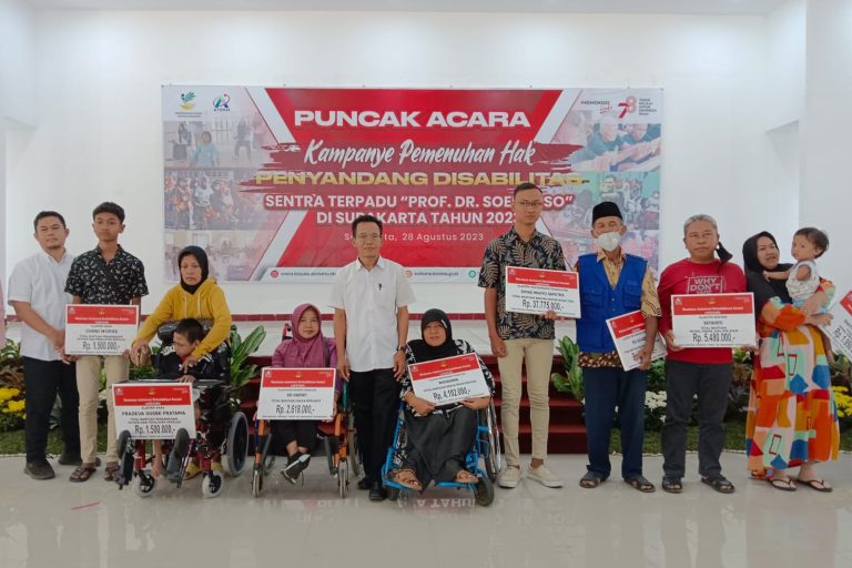 Terima Bantuan Kemensos, Penyandang Disabilitas di Solo Optimistis Usaha Jahitnya Berkembang