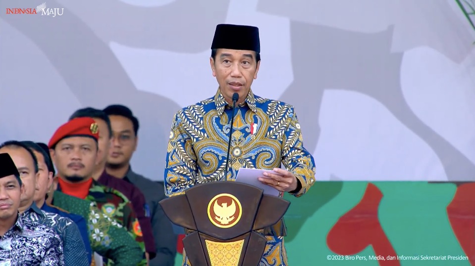 Presiden Jokowi menghadiri Apel Akbar Pasukan Komando Kesiapsiagaan Angkatan Muda Muhammadiyah, di Stadion Manahan Solo, Jawa Tengah, Rabu (20/09). (Foto: Dok Humas Setkab)