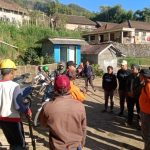 Tim Gabungan Bersama Polsek Ampel Memadamkan dan Penyekatan Titik Api di Lereng Merbabu (Foto: Dok  Humas Polres Boyolali)