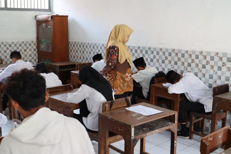 SKB Gelar Ujian Kenaikan Modul, Optimalkan Kompetensi Warga Belajar  (Foto: Dok Timkom Pemkot Pekalongan)