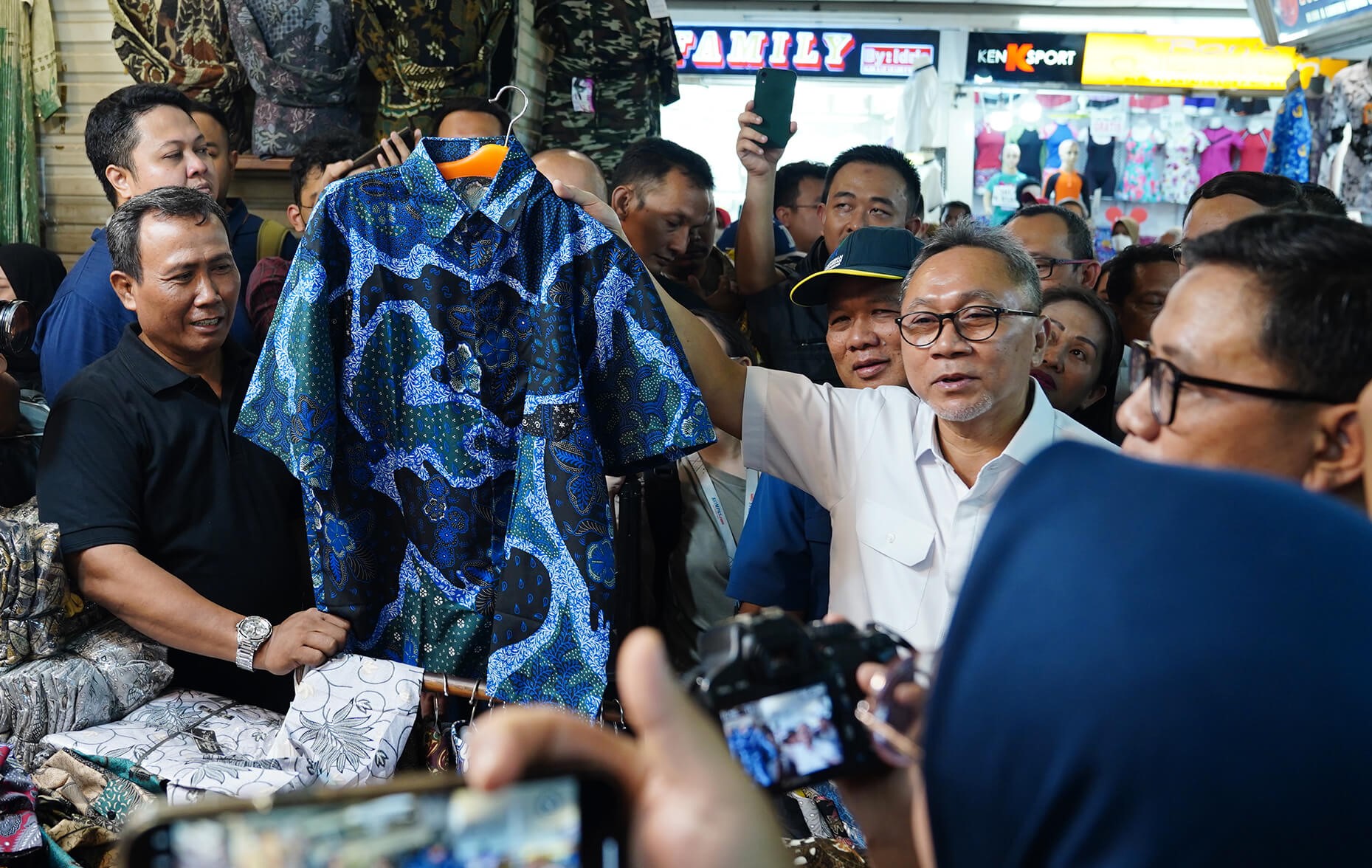 Permendag No 31 Sudah Berlaku, Mendag Zulkifli Hasan Temui Pedagang di Pasar Tanah Abang (Foto: Dok Kemendag)