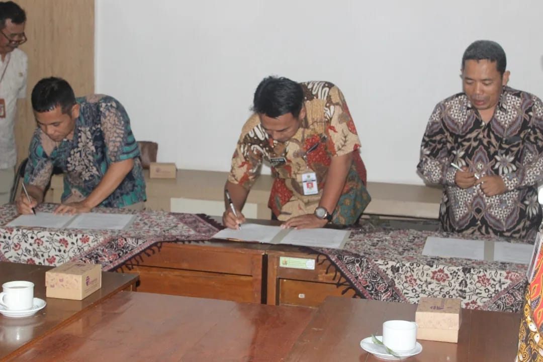 Sekda, KPU dan Bawaslu Tandatangani MoU Dana Hibah Pilkada 2024 (Foto: Dok Pemkab Pekalongan)