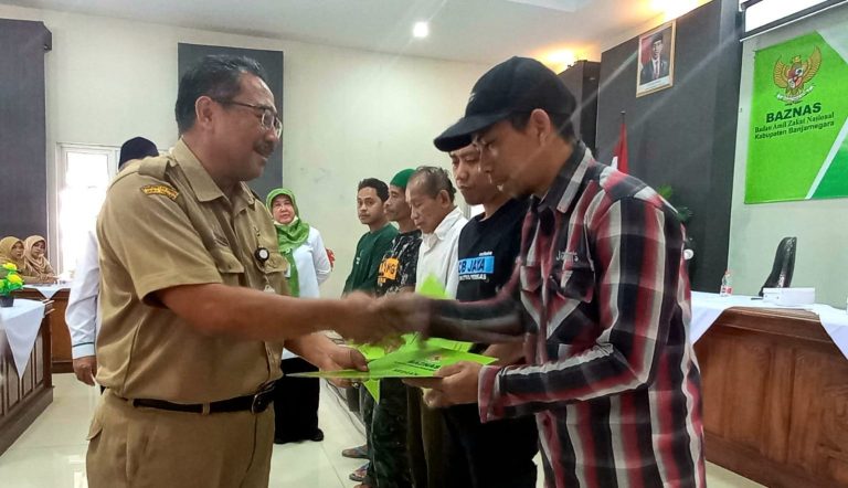 Baznas Tasyarufkan Dana untuk Warga Miskin Ekstrem dan Sabilillah PAI (Foto: Dok Kominfo Banjarnegara)