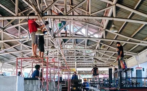 Guyub Rukun Pedagang Kuliner TVJ Kota Magelang Bersih-Bersih Shelter (Foto: Dok Pemkot Magelang)