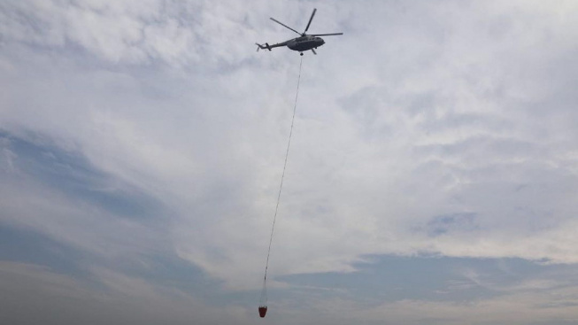 Water Bombing Datang, Lakukan Pengeboman Titik Bara Api TPA Jatibarang (Foto: Dok Pemkot Semarang)