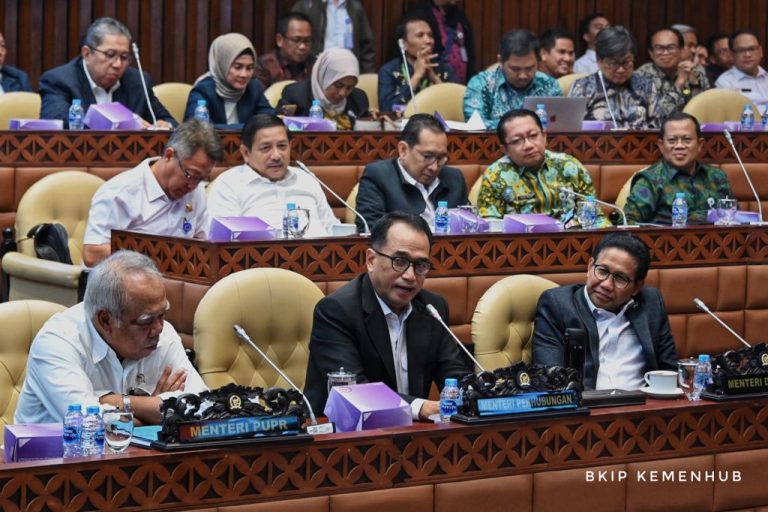 Komisi V DPR RI Sahkan Pagu Anggaran Kemenhub Tahun 2024 Sebesar Rp. 38,47 Triliun. (Foto: Dok Kemenhub)