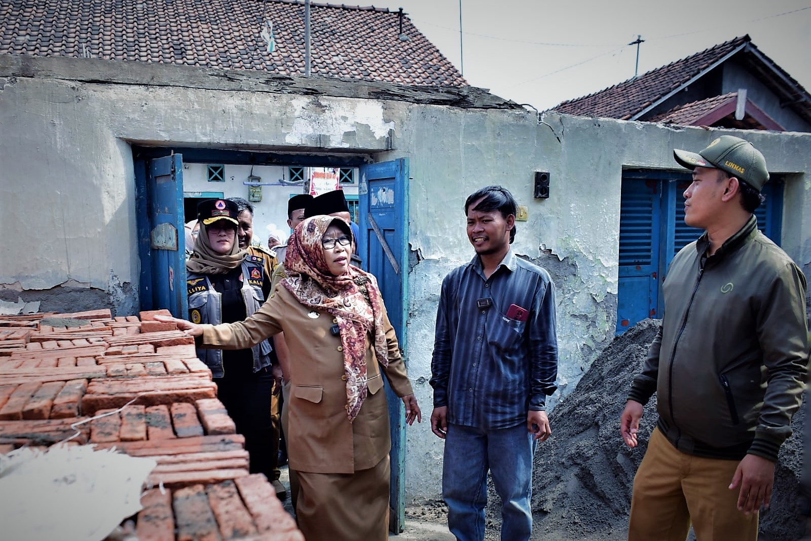 Bupati Umi Salurkan Bantuan untuk Korban Kebakaran Rumah (Foto: Dok Pemkab Tegal)