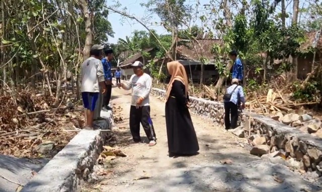 Diprotes Warga Penadaran, Pengerjaan Jembatan Gantung Tanpa Sepengetahuan Pemilik Lahan (Foto: Hans/KanalMuria)