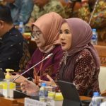 Direktur Utama Pertamina Nicke Widyawati saat menghadiri Rapat Dengar Pendapat dengan Komisi VII DPR RI di Jakarta, Rabu (30/08).