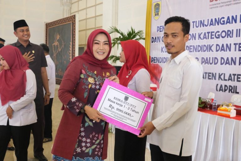 Dianggarkan Rp 4,2 Miliar, 2.147 GTT/PTT Klaten Terima Insentif Kesejahteraan (Foto: Dok Kominfo Klaten)