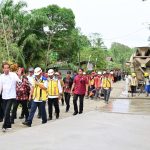 Presiden Jokowi meninjau progres penanganan IJD di Desa Agro Mulyo, Kecamatan Sepaku, Kabupaten Penajam Paser Utara, Sabtu (23/09) (Foto: Dokk BPMI Setpres)