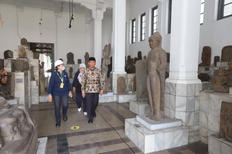 Menko PMK Tinjau Museum Nasional Pasca Musibah Kebakaran (Foto: Dok KemenkoPMK)
