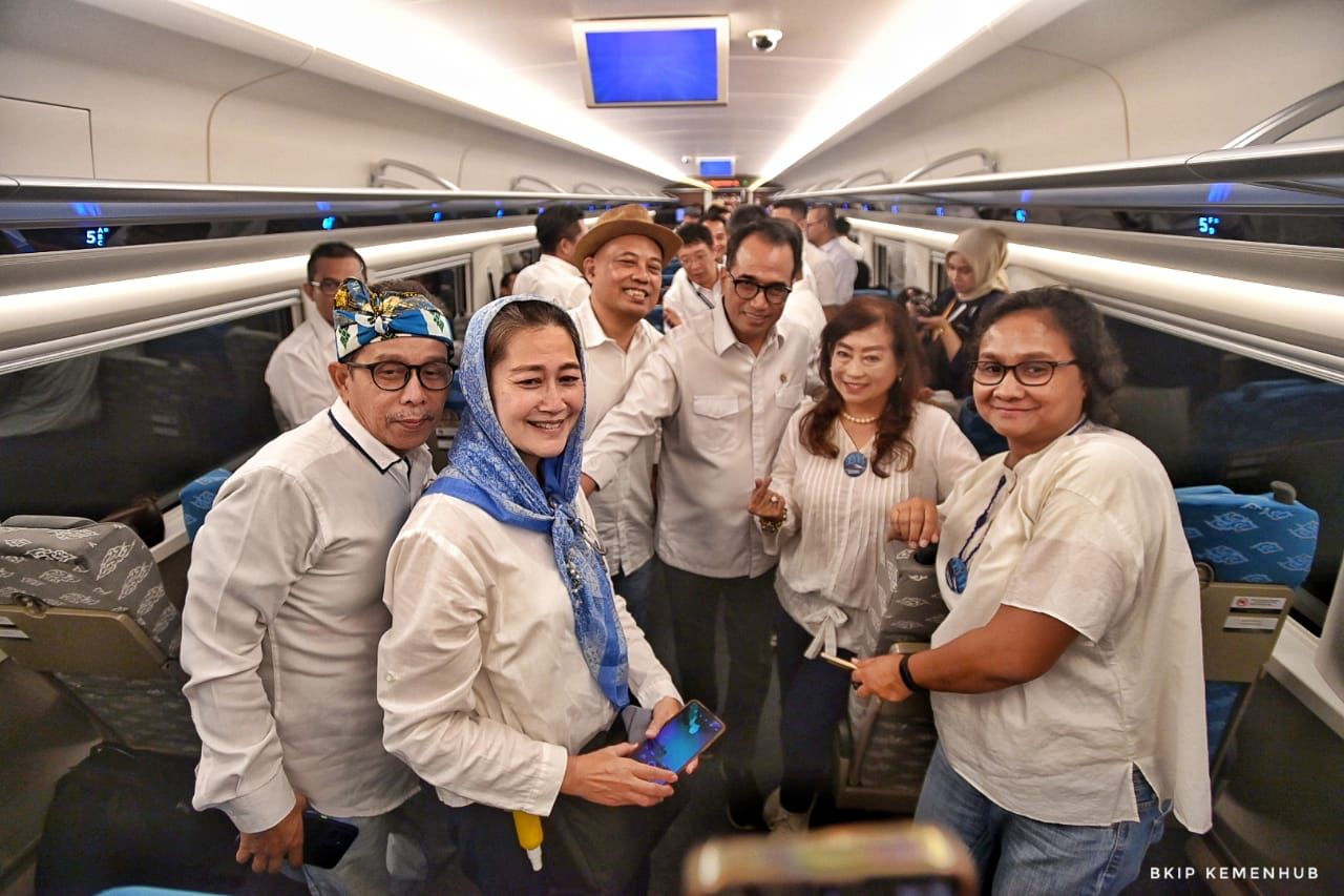 Ikut Uji Coba Kereta Cepat Bersama Masyarakat, Menhub: Antusiasme Luar Biasa (Foto: Dok Kemenhub)