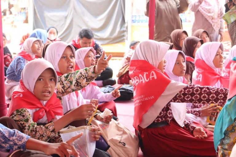 Tumbuhkan Cinta Membaca Melalui Strategi Mendongeng Lewat Seni Ventriloquist  (Foto: Dok Timkom Pemkot Pekalongan)