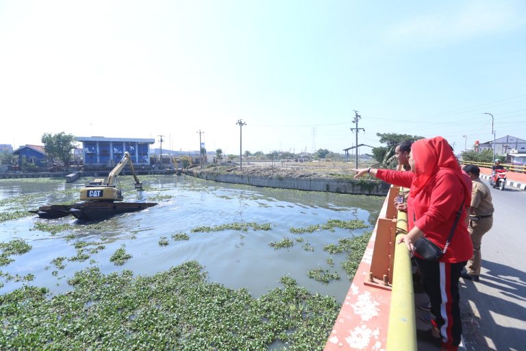 Sidak Kali Banger, Mbak Ita Fokuskan Pengerukan Sedimentasi Cegah Banjir di Semarang (Foto: Dok Pemkot Semarang)