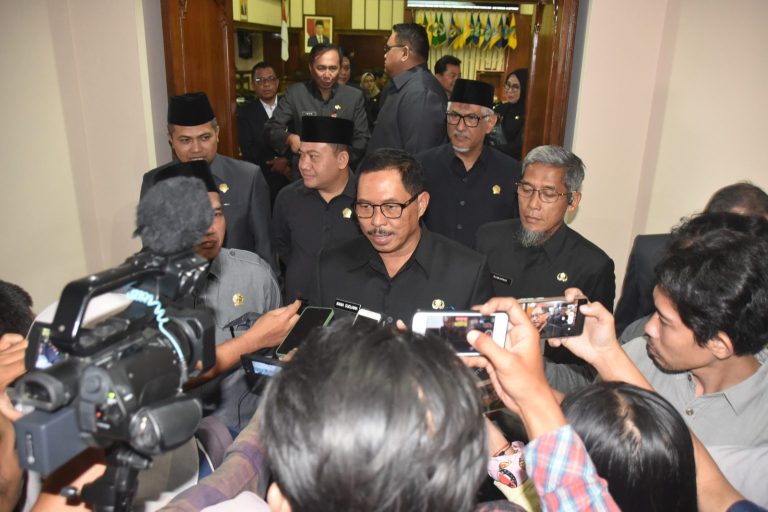 Kebakaran TPA Putri Cempo, Pj Gubernur Jateng: ‘Water Bombing’ Segera Datang (Foto: Dok Humas Pemprov Jateng)
