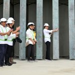Presiden Jokowi Pasang Bilah Pertama Garuda di Kantor Presiden IKN (Foto: Dok BPMI Setpres)