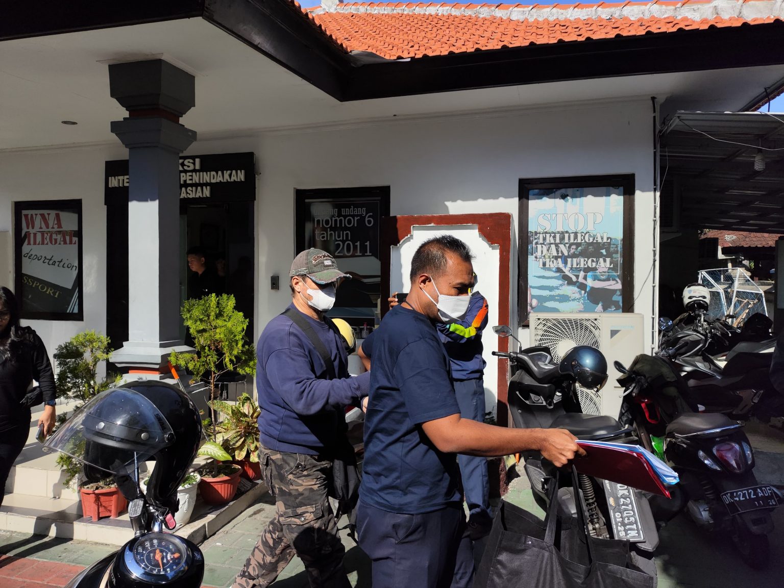 Akhirnya Dideportasi, Imigrasi Denpasar Amankan WNA Target Intelijen yang Diduga Berbahaya (Foto: Dok Humas Ditjenim)