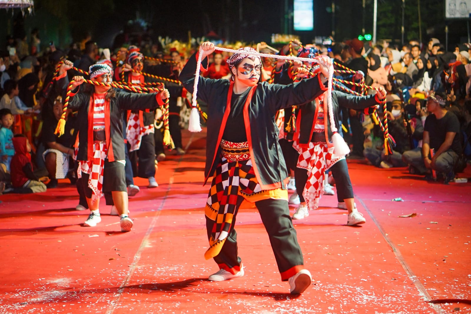Diikuti 32 Kontingen, Borobudur Night Carnival Lestarikan Kearifan Lokal