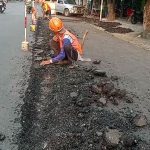 Dibongkar, Pengaspalan Jalan Ahmad Yani Grobogan Senilai Ratusan Juta (Foto: Han/KanalMuria)
