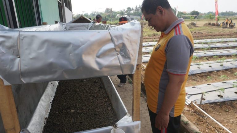 Pemkot Dorong Pemberdayaan Masyarakat dengan Pilah Sampah dan Budidaya Maggot (Foto: Dok Timkom Pemkot Pekalongan)