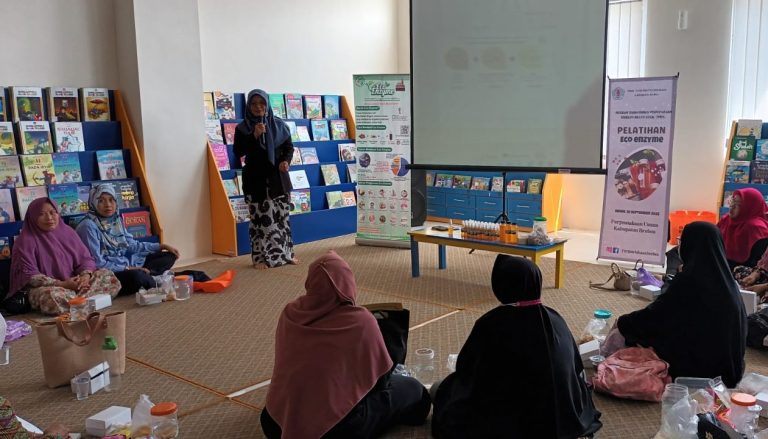 Pelatihan Eco Enzyme, Mengubah Limbah Dapur Jadi Cairan Sejuta Manfaat (Foto: Dok Pemkab Brebes)