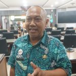 Cara Unik Lurah Beri Reward Warganya yang Tangkap Pembuang Sampah Sembarangan (Foto: Dok Timkom Pemkot Pekalongan)