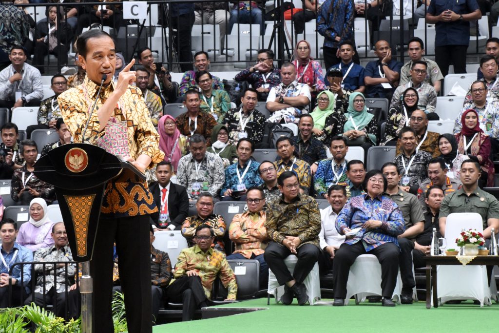 Presiden Jokowi pada Festival LIKE Road to COP28 UNFCCC-Dubai UAE 2023, di Indonesia Arena, Kompleks Gelora Bung Karno, Jakarta, Senin (18/09) sore. (Foto: Dok Humas Setkab)