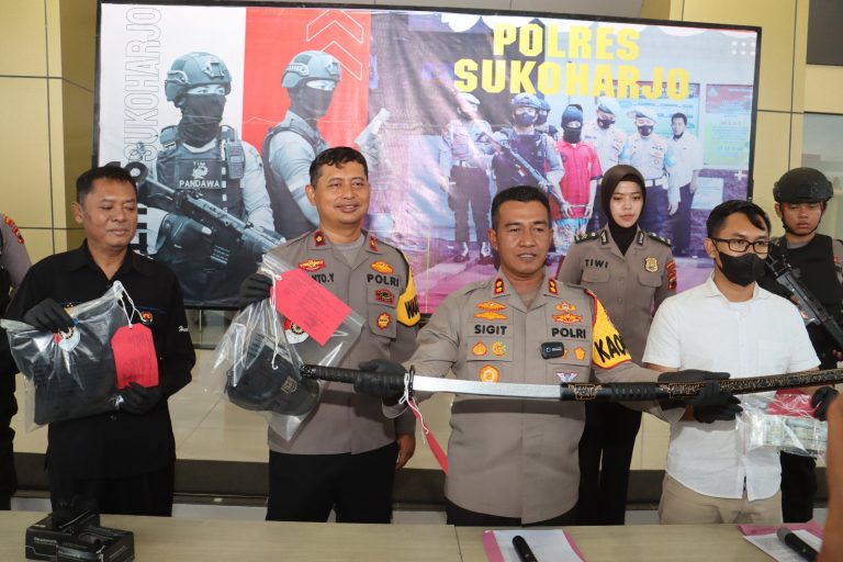 Polres Sukoharjo Berhasil Amankan Pria Pembawa Pedang ke Kantor Bupati (Foto: Dok Polres Sukoharjo)