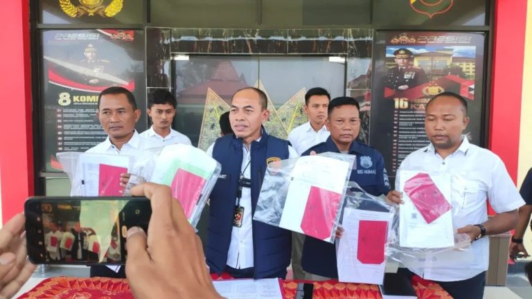Gelapkan Uang 30 Nasabah, Karyawan KSP Diamankan Satreskrim Polres Blora (Foto: Dok Humas Polres Blora)