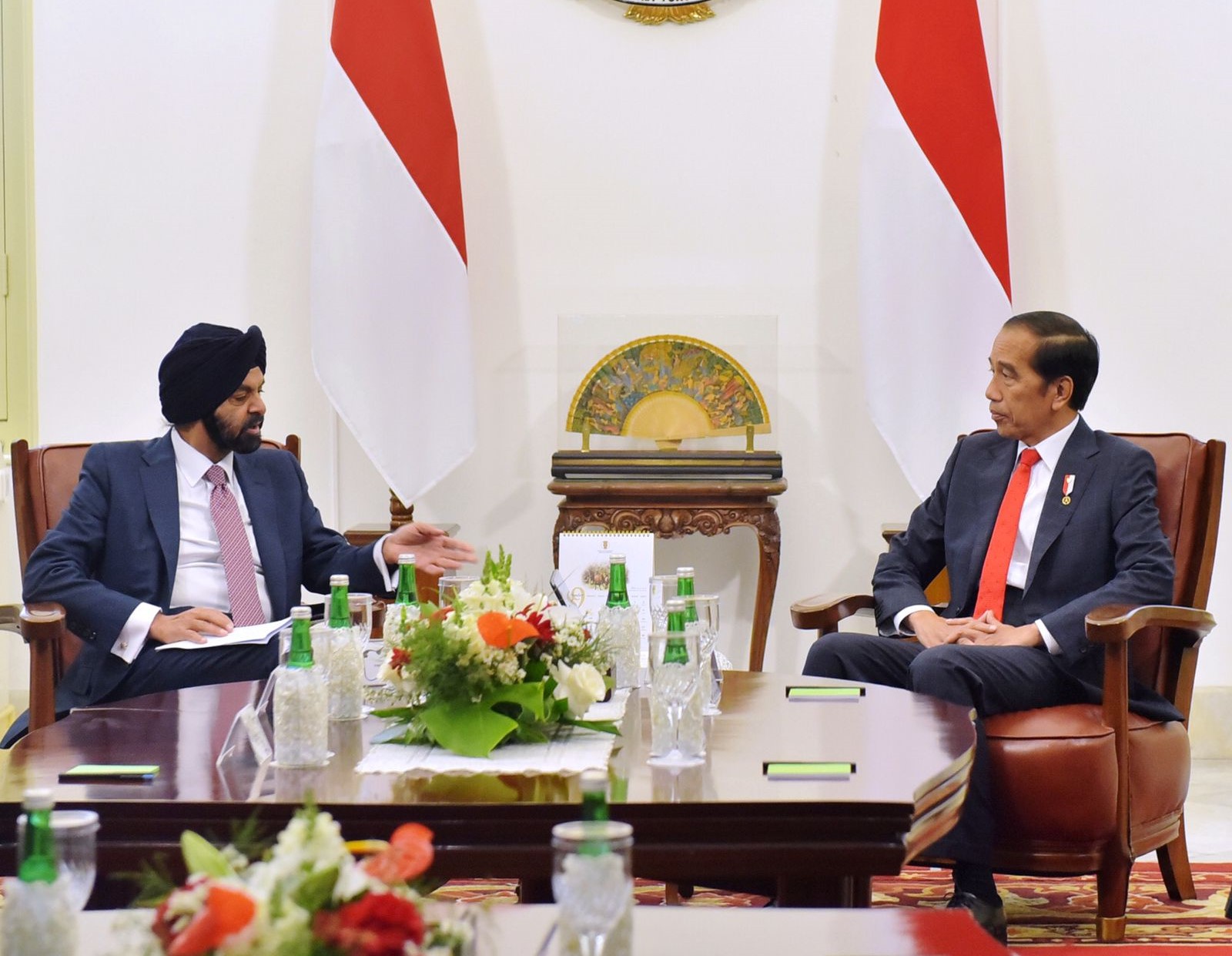 Presiden Jokowi menerima Presiden Bank Dunia Ajay Banga, di Istana Merdeka, Jakarta, Senin (04/09).