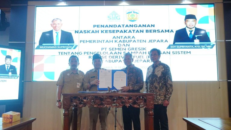 Kelola Sampah Bersistem Refuse Derived Fuel, Pemkab Jepara Teken MoU dengan Semen Gresik (Foto: Dok Diskominfo Jepara)