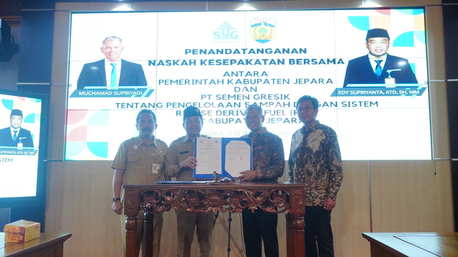 Kelola Sampah Bersistem Refuse Derived Fuel, Pemkab Jepara Teken MoU dengan Semen Gresik (Foto: Dok Diskominfo Jepara)