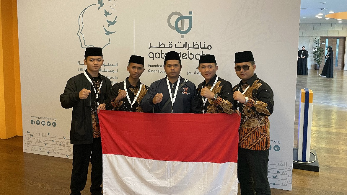 Santri MA Al Hikmah 2 Brebes Juara II Kompetisi Internasional Debat Bahasa Arab di Qatar