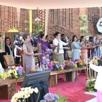 Ibu Iriana Joko Widodo bersama pendamping pemimpin negara ASEAN dan mitra saat mengikuti rangkaian Spouse Program KTT ASEAN 2023, di TMII, Jakarta, Rabu (06/09). (Foto: Dok BPMI Setpres)