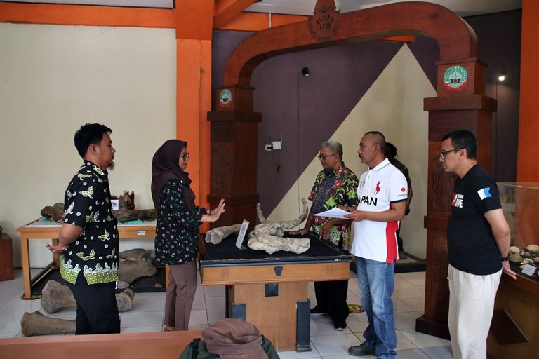 Usulan Warisan Geologi di Blora, Tim PSG Melakukan Verifikasi Lapangan (Foto: Dok Dinkominfo Blora)