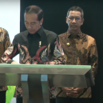 Presiden Jokowi meluncurkan sekaligus membuka Perdagangan Perdana Bursa Karbon Indonesia, di BEI, di Jakarta, Selasa (26/09). (Foto: Dok Humas Setkab)