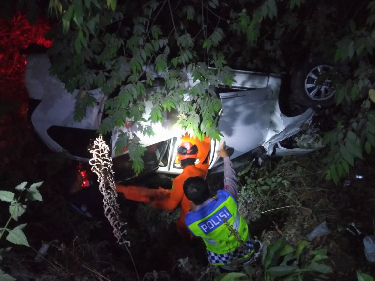 Avanza Terjun ke Sungai di Bantul, Korban Sempat Terjepit Kendaraan (Foto: Dok Humas Polres Bantul)