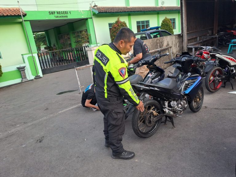 Sat Lantas Polres Karanganyar Amankan Puluhan Motor Berknalpot Brong di Tawangmangu (Foto: Dok Humas Polres Karanganyar)
