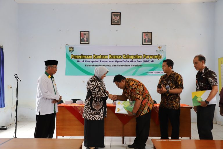 Tuntaskan ODF, Wabup Purworejo Berikan Bantuan Bersama Baznas (Foto: Dok Pemkab Purworejo)