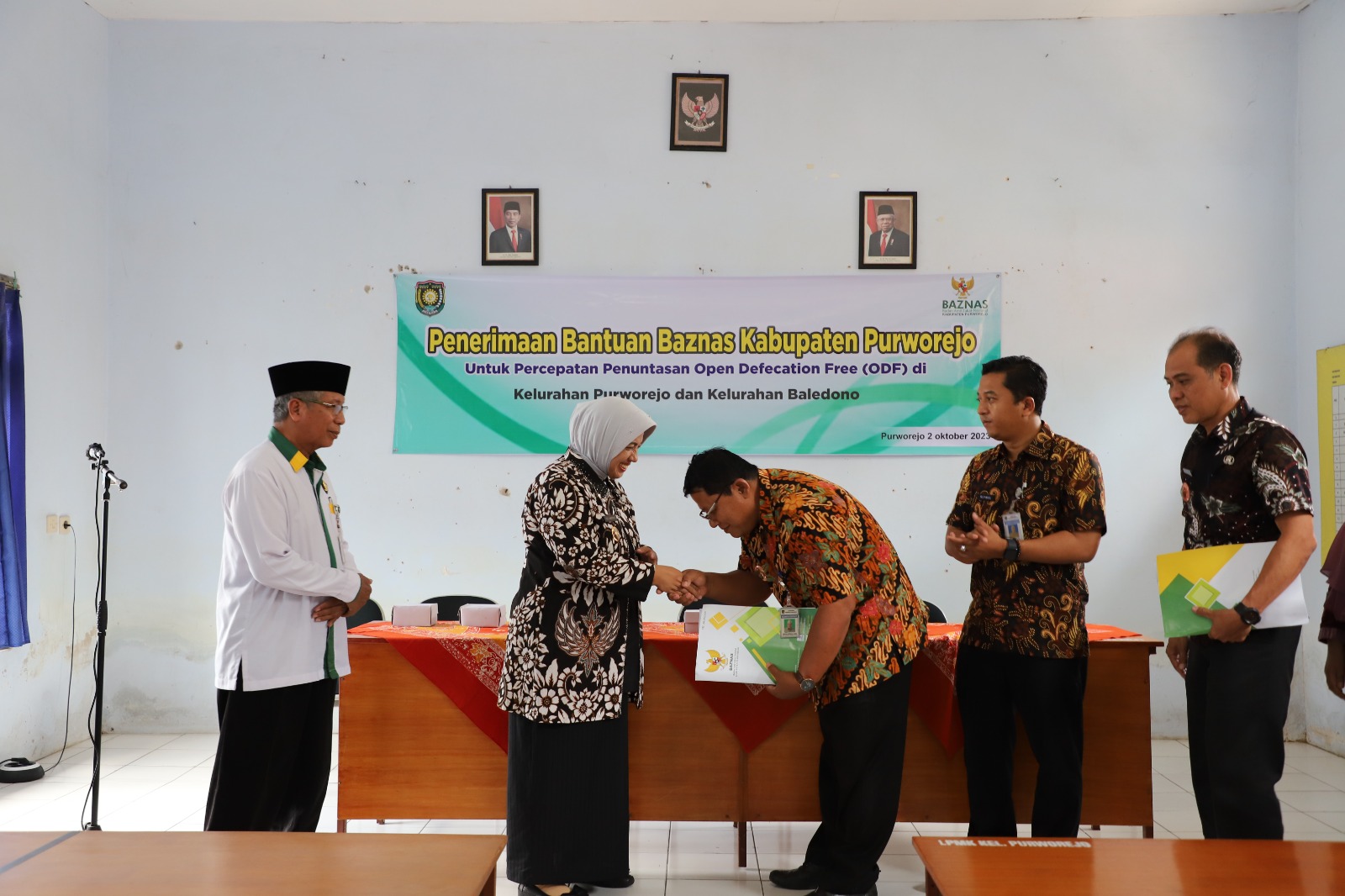 Tuntaskan ODF, Wabup Purworejo Berikan Bantuan Bersama Baznas (Foto: Dok Pemkab Purworejo)