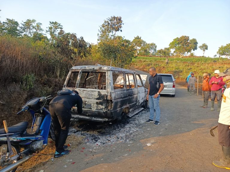 Curi Alpukat, Mobil Dibakar Massa, 2 Pelaku Diamankan Polsek Banyubiru (Foto: Dok Humas Polres Semarang)