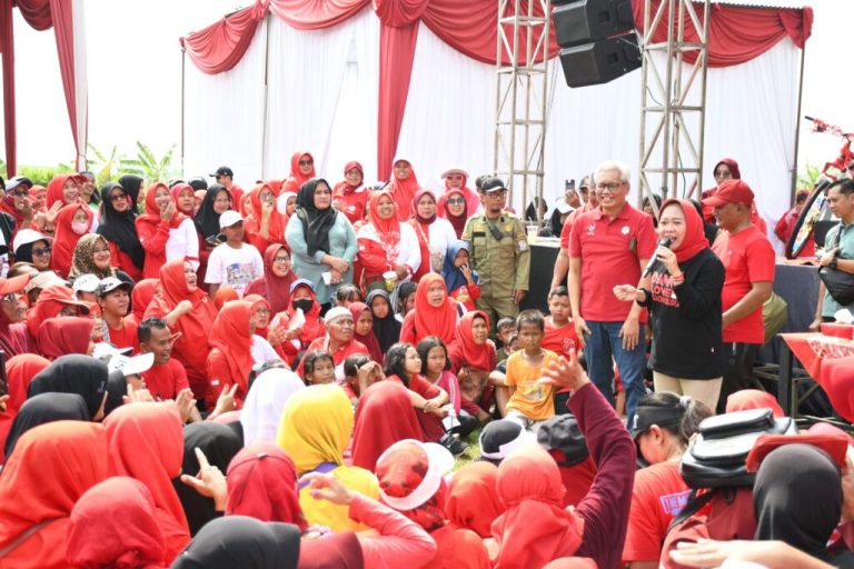 Germas di Bukateja, Bupati Tiwi Ingatkan Masyarakat untuk Cek Kesehatan Rutin (Foto: Dok Prokopim Purbalingga)