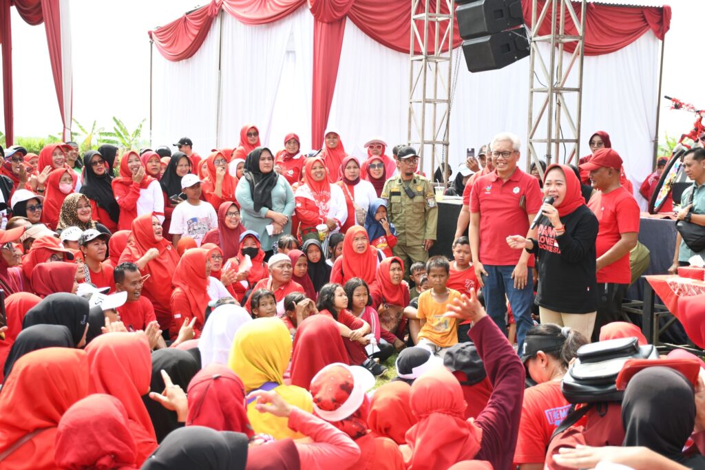 Germas di Bukateja, Bupati Tiwi Ingatkan Masyarakat untuk Cek Kesehatan Rutin (Foto: Dok Prokopim Purbalingga)