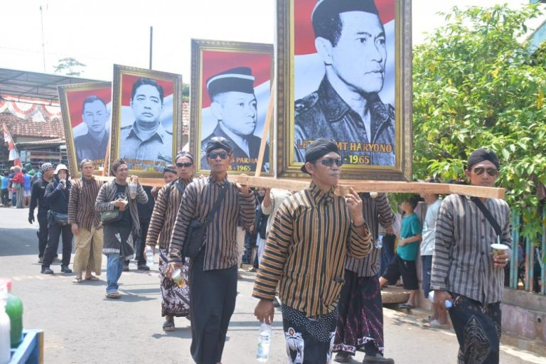Memperingati Hari Kesaktian Pancasila, Tujuh Foto Pahlawan Revolusi Dikirab (Foto: Dok MC Batang)