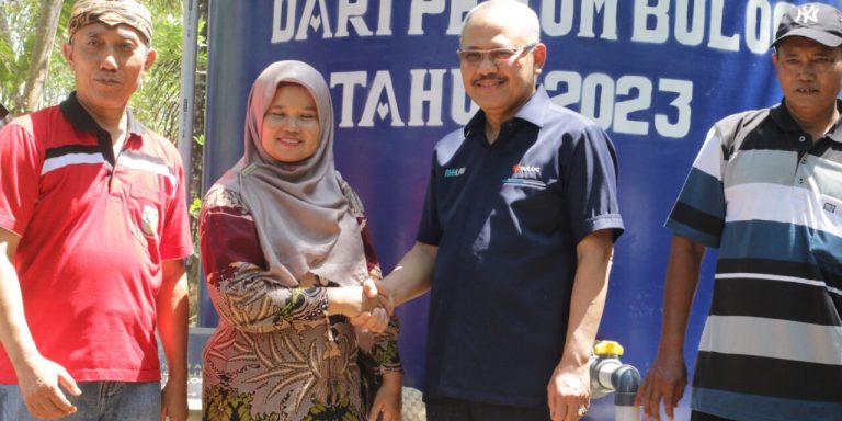 Warga Desa Pepedan dapat Bantuan Tandon Air dari Perum Bulog (Foto: Dok Kominfo Purbalingga)