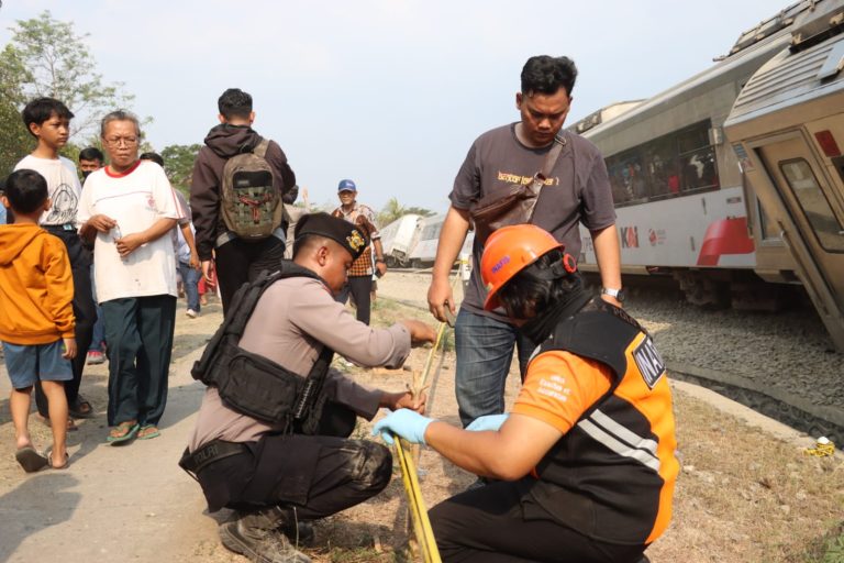 Kapolda DIY Tinjau Lokasi Anjloknya KAI di Kulonprogo (Foto: Dok Humas Polda DIY)